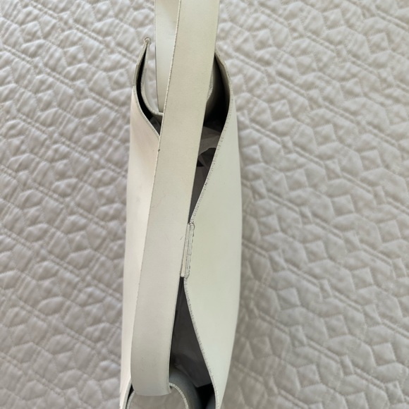 Maxx New York White leather handbag in good condition. - Picture 4 of 5